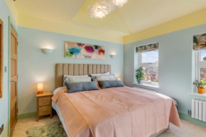 Luxury and Eco Friendly Townhouse with Free Parking